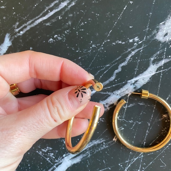 Jennifer Fisher 1.5" Thread Hoops - Picture 4 of 5